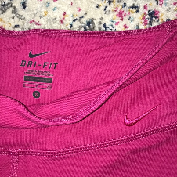 Nike dri-fit small raspberry 3/4 leggings - Picture 2 of 4